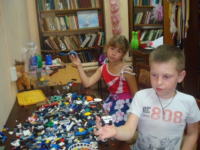 В клубе д. Михалево прошла игровая программа для детей «Путешествие в страну знаний»