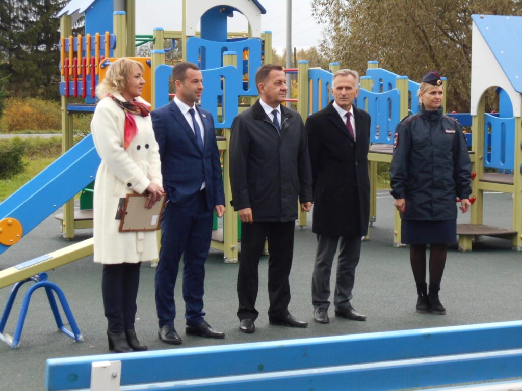 В с. Китово состоялось открытие детской игровой площадки