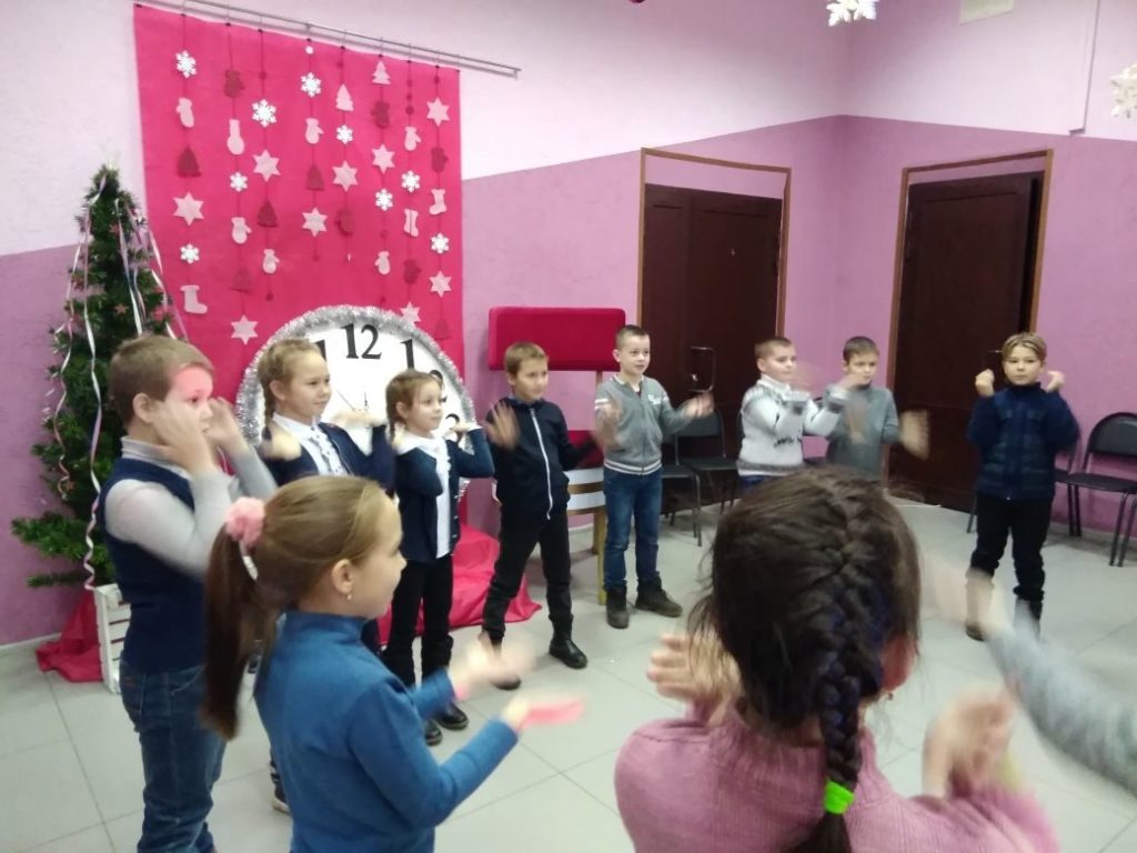 В Доме культуры с. Китово прошла детская игровая новогодняя программа «Крысиные бега»