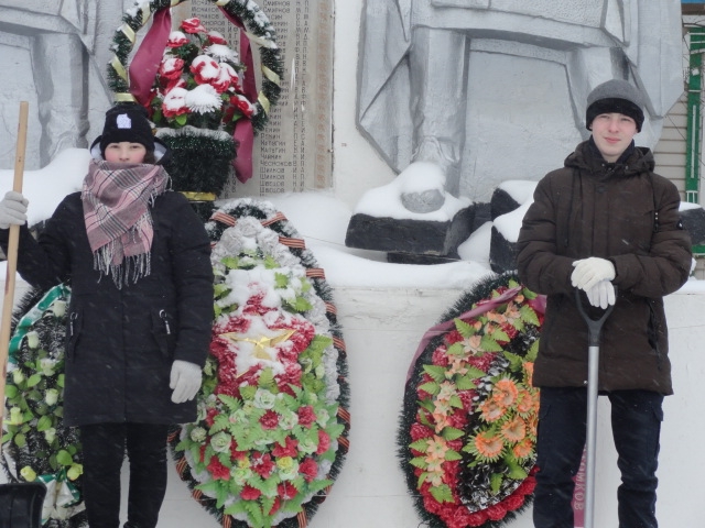 Акция по расчистке от снега памятников воинам-землякам, погибшим в годы Великой Отечественной войны на территории Афанасьевского сельского поселения