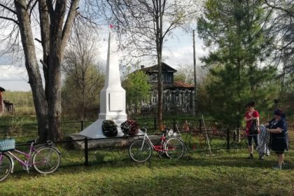 В Колобовском городском поселении завершены работы по благоустройству памятных мест