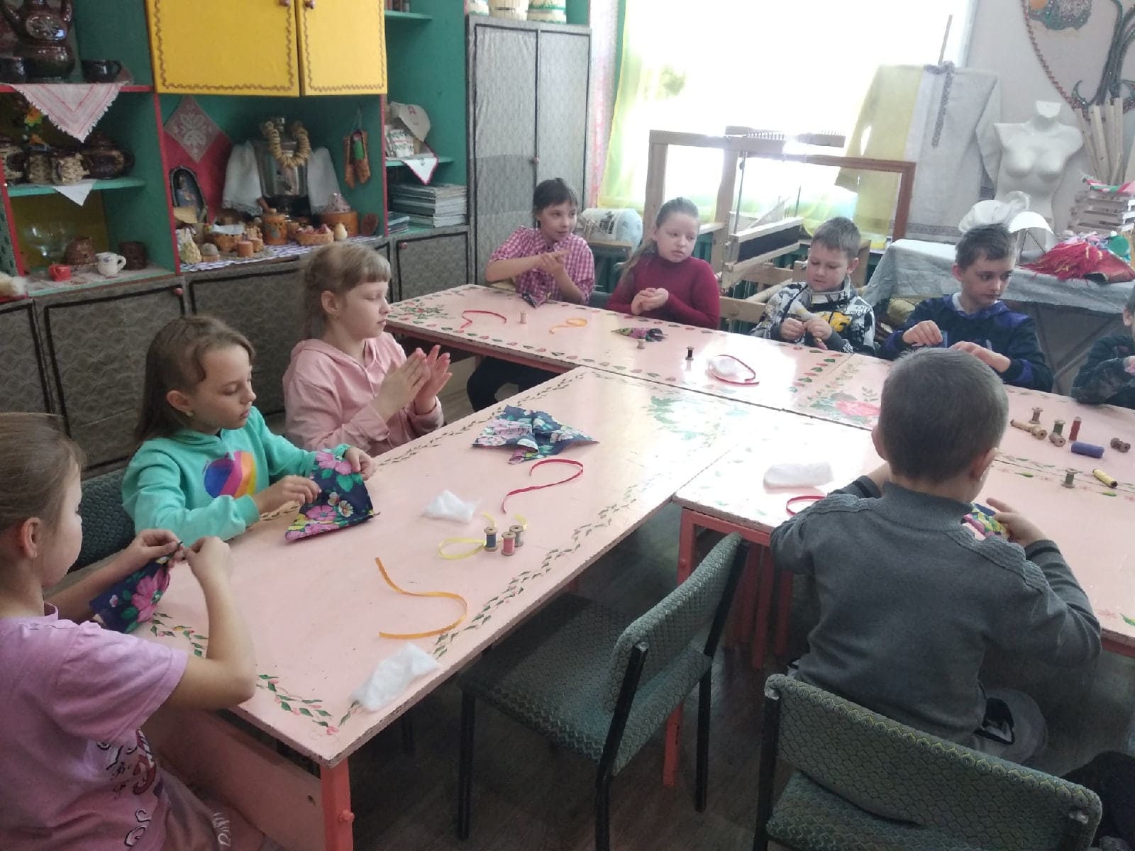 Учащиеся Васильевской средней школы в гостях у Васильевского Дома ремесел