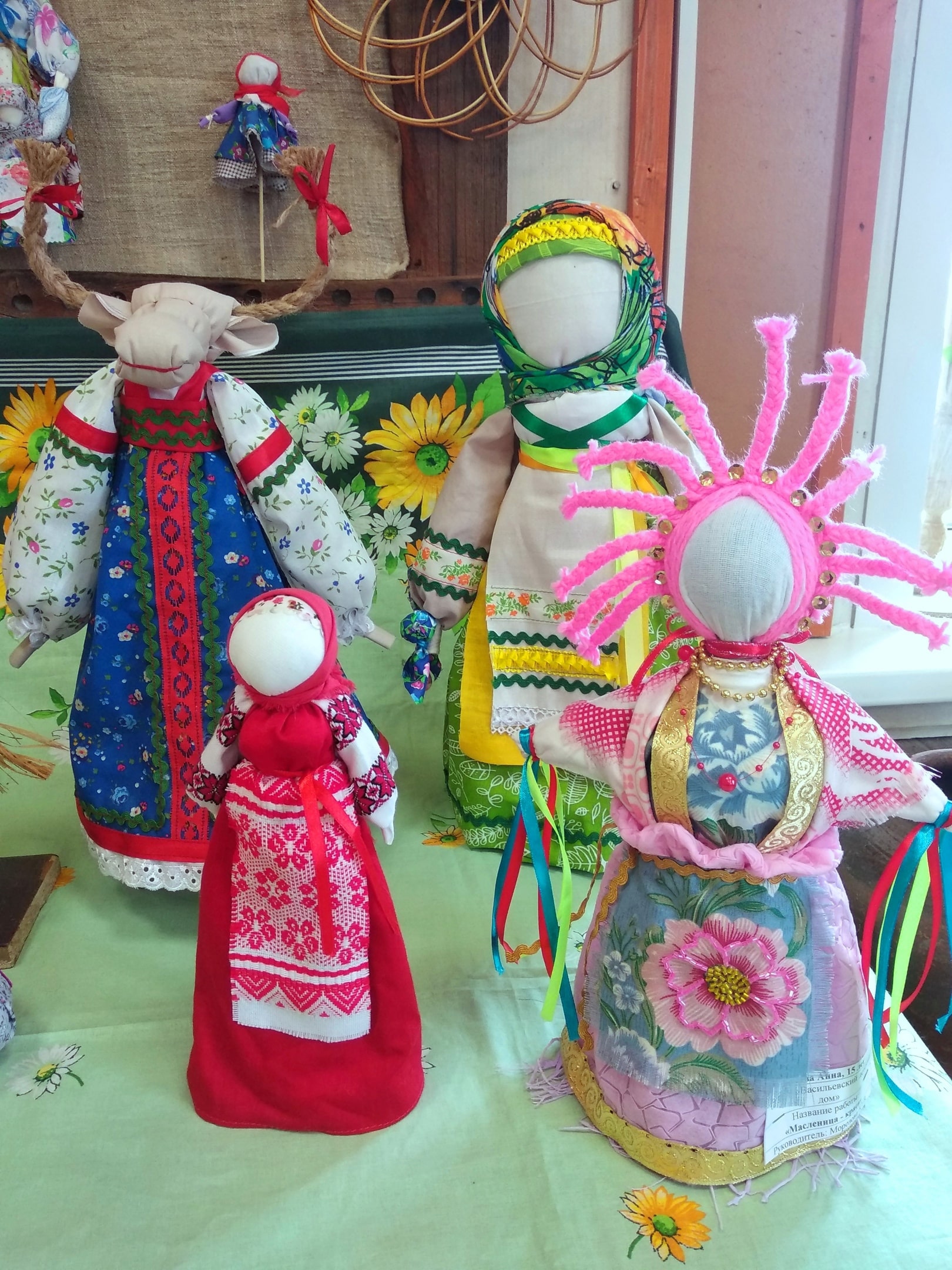 Тематическая выставка «Традиционная славянская кукла-оберег» в Васильевском Доме ремесел