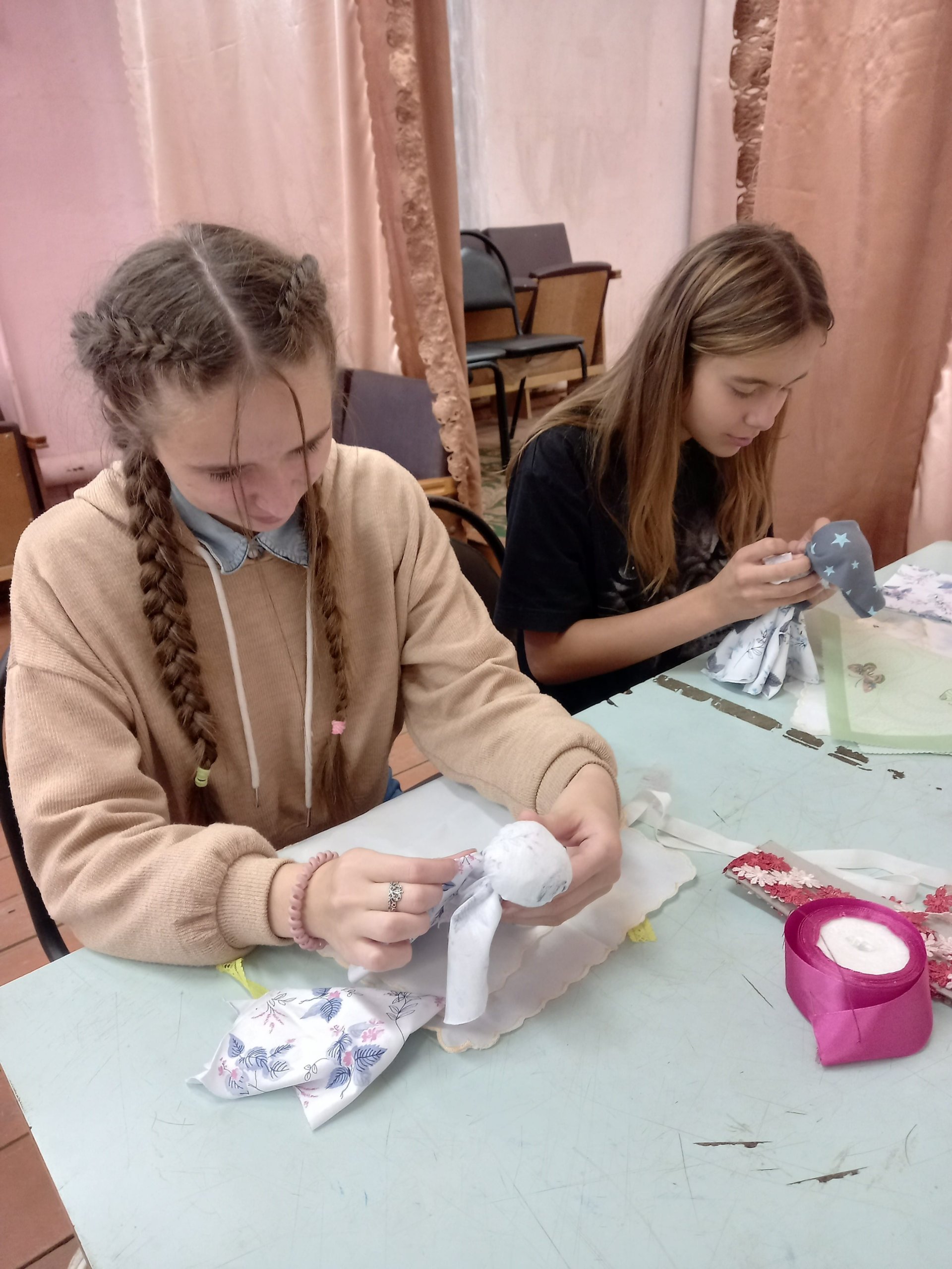 Мастер – класс в технике лоскутное шитье прошел в клубе д. Михалево
