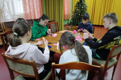 В клубах Остаповского сельского поселения полным ходом идет подготовка к Новому году!