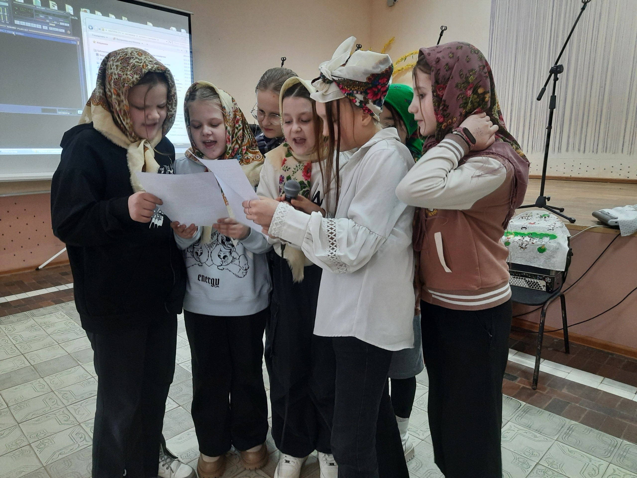 Конкурсная программа "Девичья коса -народная краса" в ДК п.Колобово