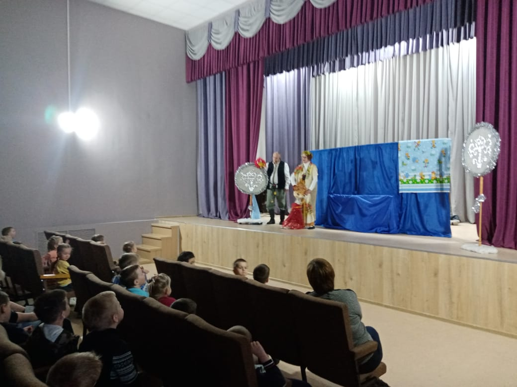 Театр кукол приехал в Перемиловский КДЦ "Родник"