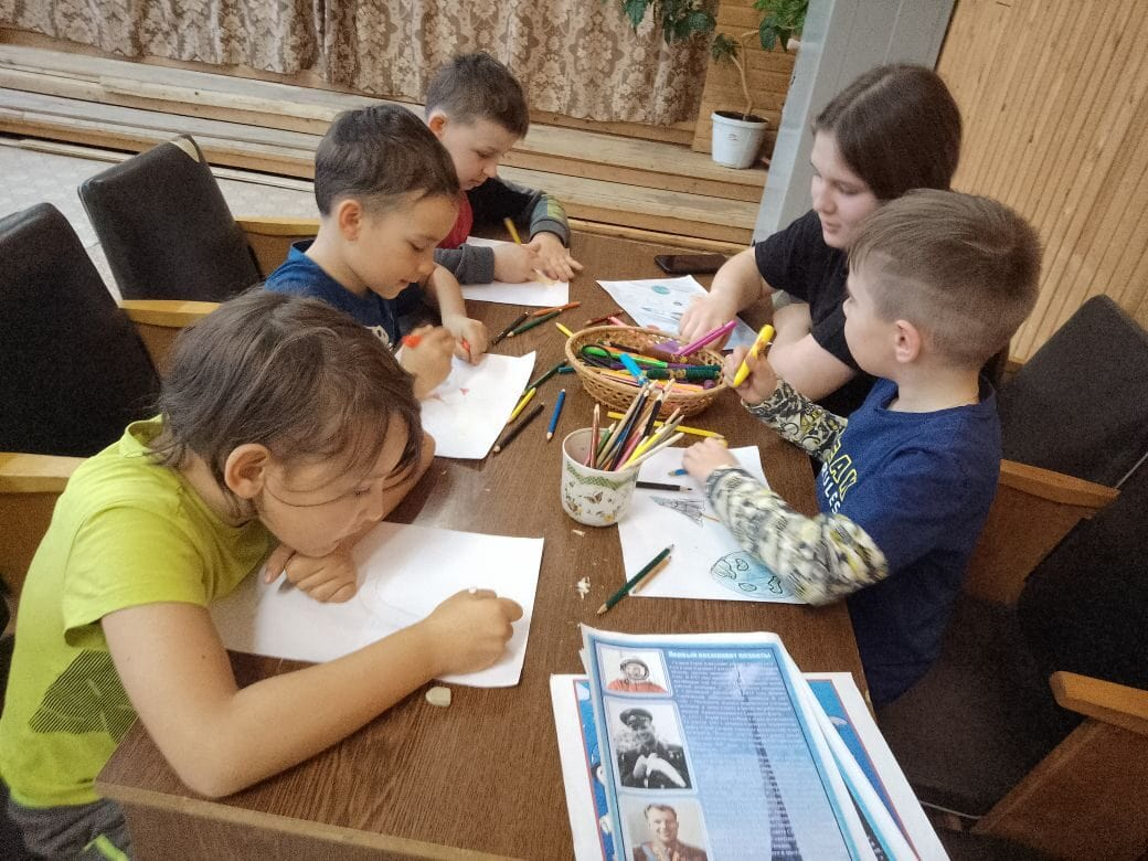 Конкурс рисунков прошел в Семейкинском ДК